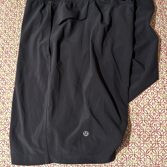 Lululemon black men’s shorts - Picture 8 of 8